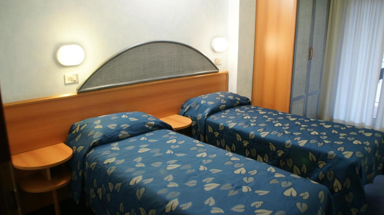 Hotel Verudella Rimini Esterno foto