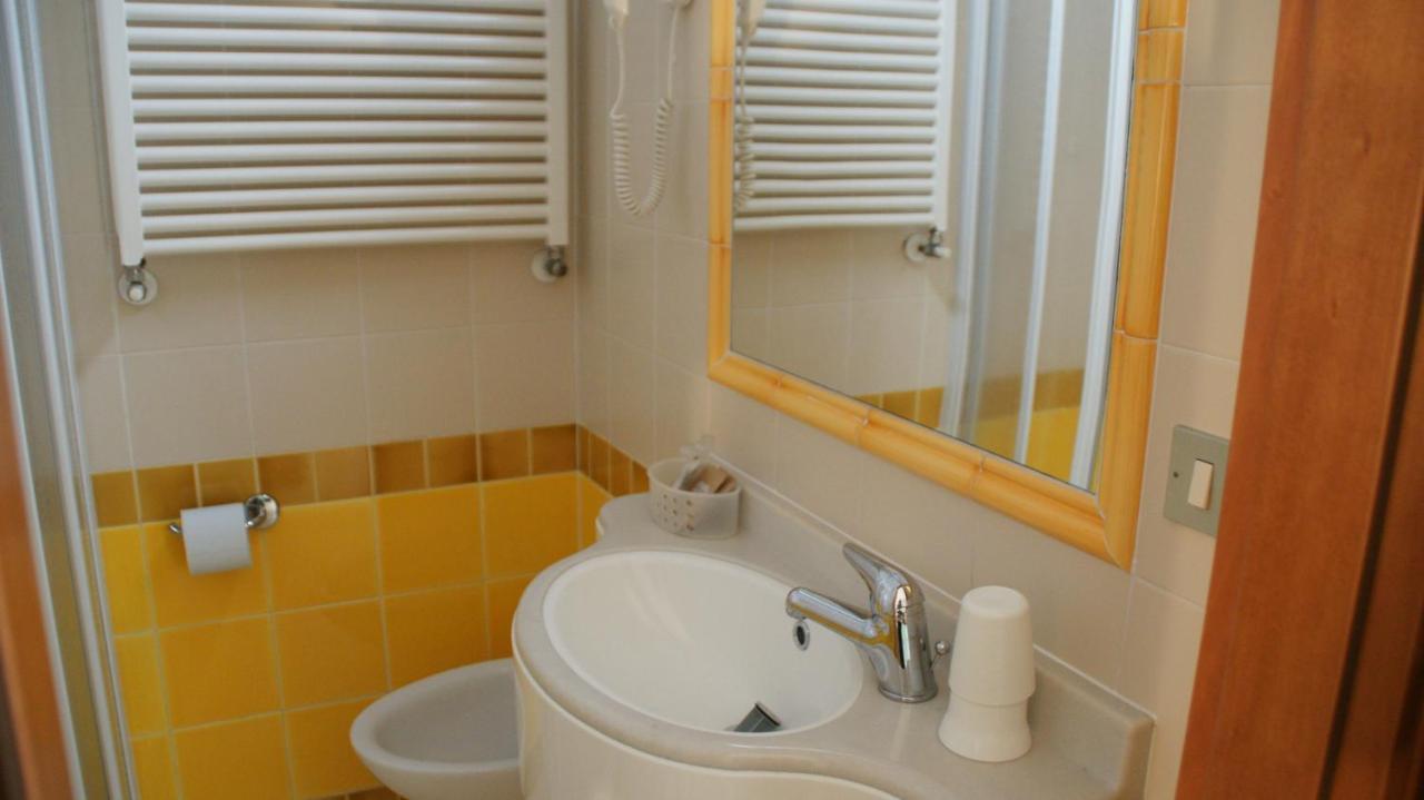 Hotel Verudella Rimini Esterno foto