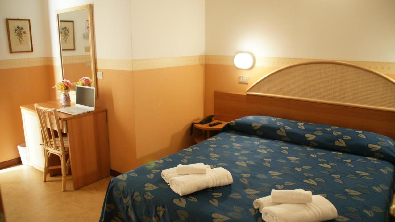 Hotel Verudella Rimini Esterno foto
