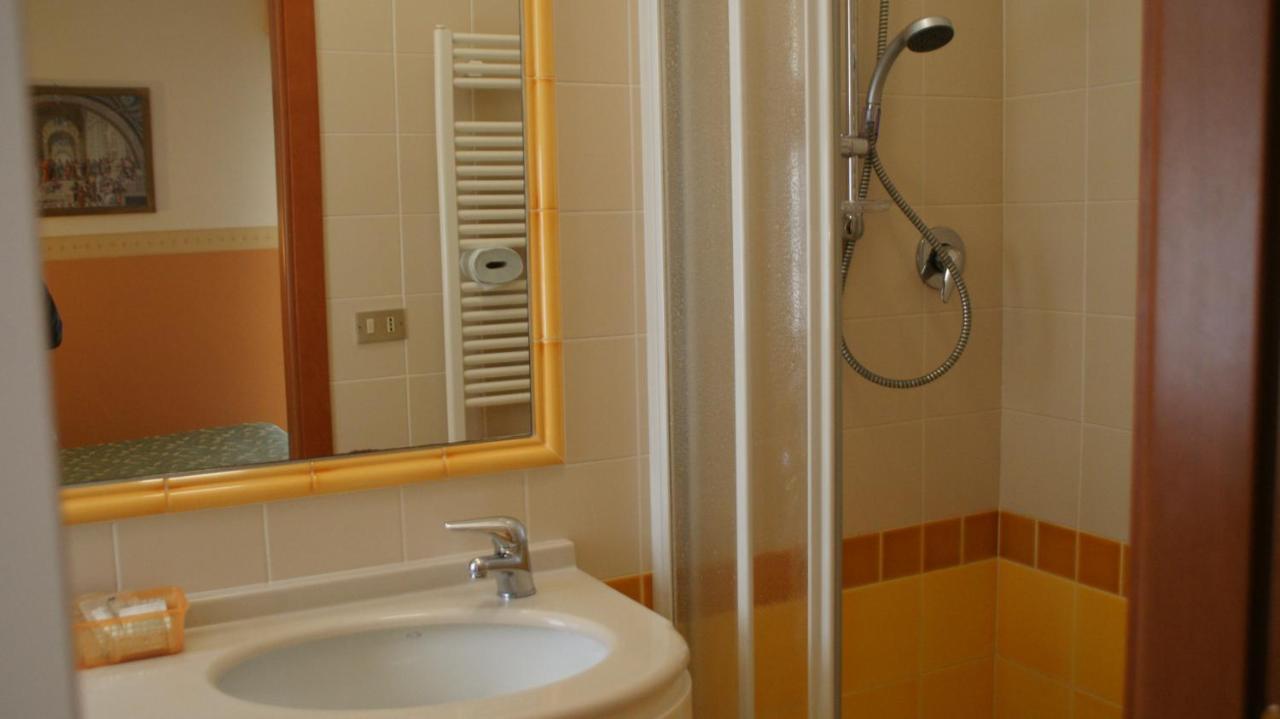Hotel Verudella Rimini Esterno foto