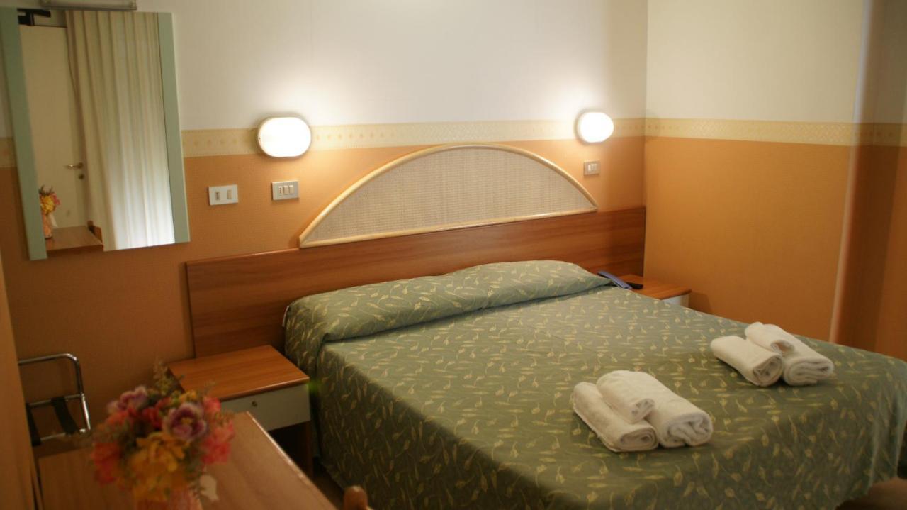 Hotel Verudella Rimini Esterno foto