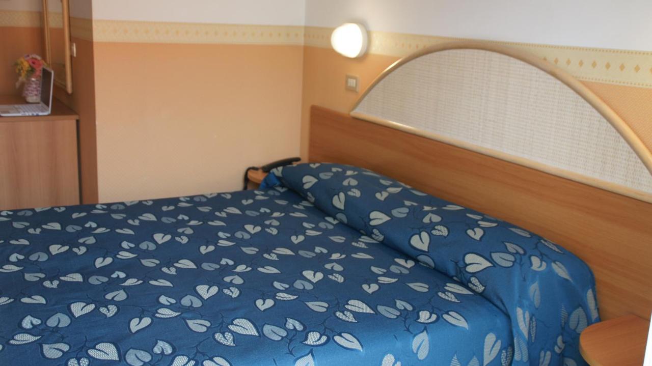 Hotel Verudella Rimini Esterno foto