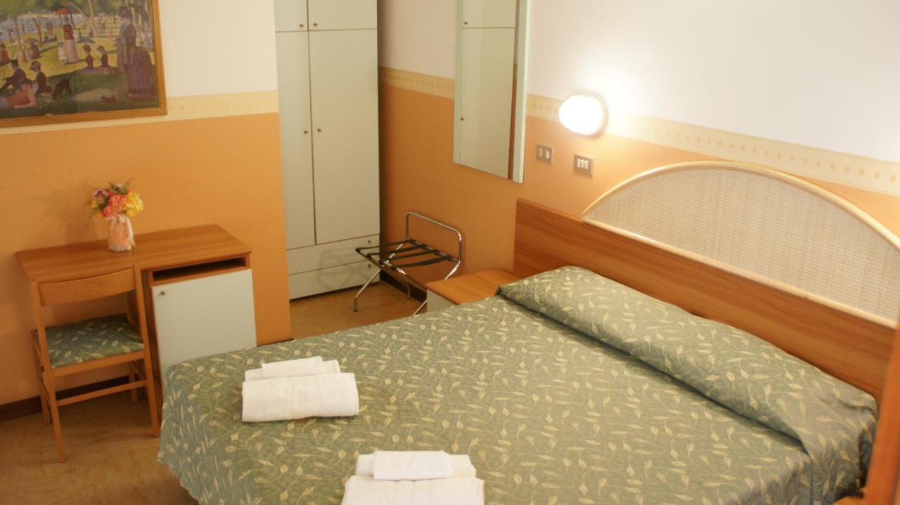 Hotel Verudella Rimini Esterno foto