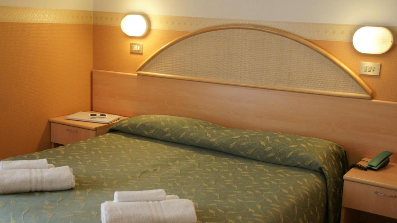 Hotel Verudella Rimini Esterno foto