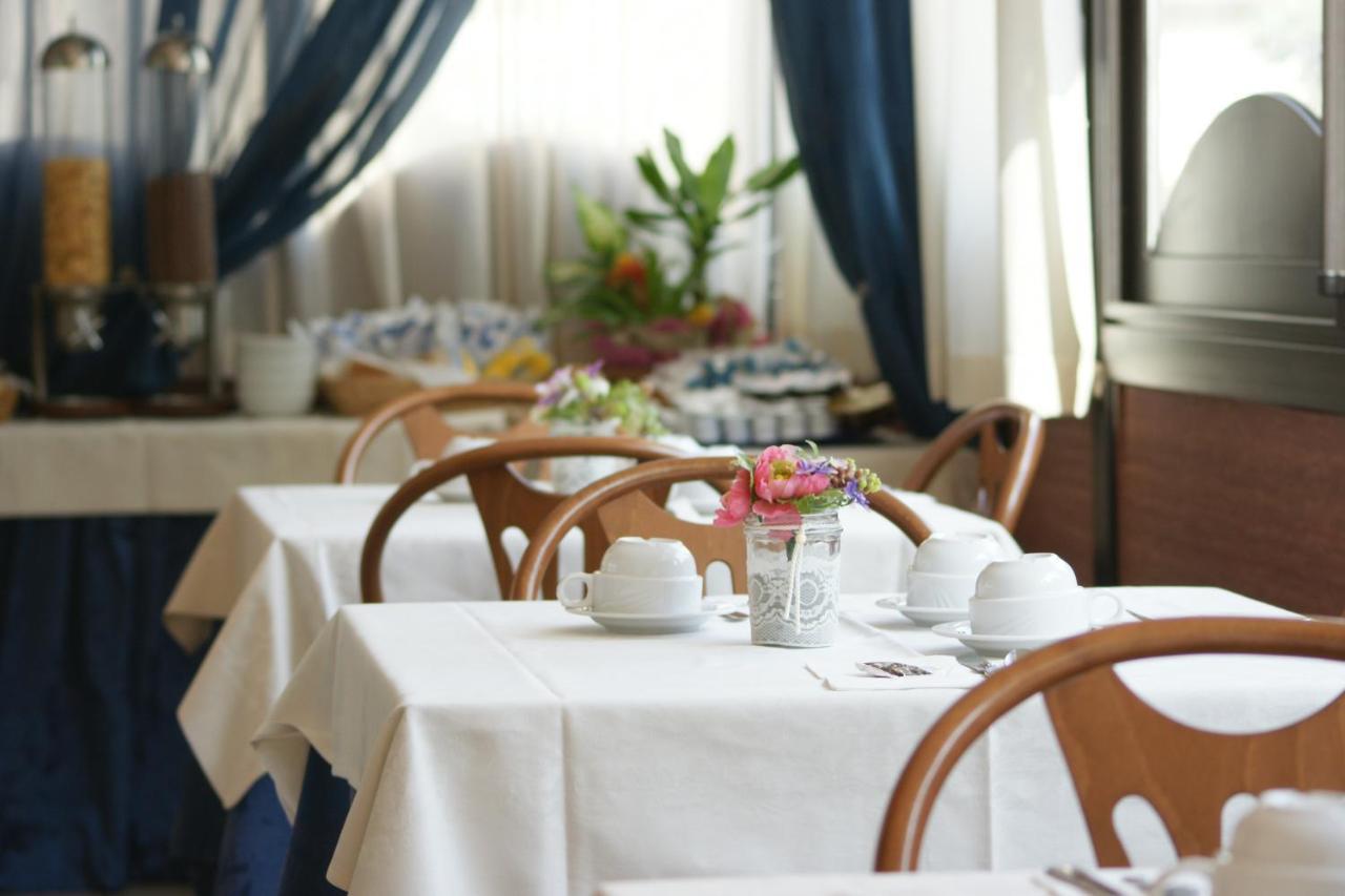 Hotel Verudella Rimini Esterno foto