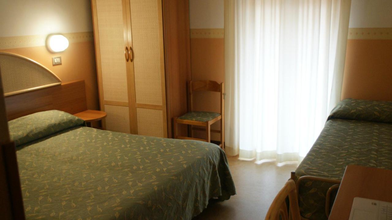 Hotel Verudella Rimini Esterno foto
