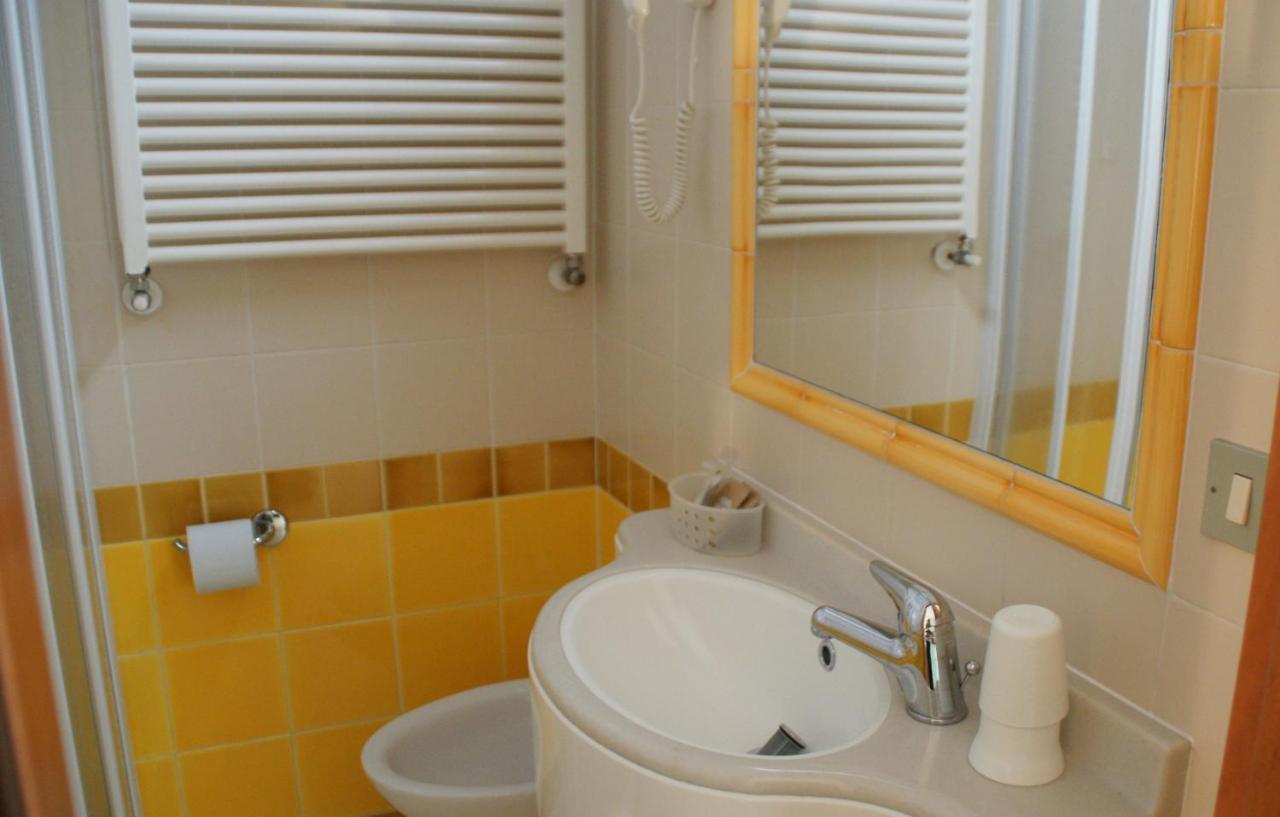 Hotel Verudella Rimini Esterno foto