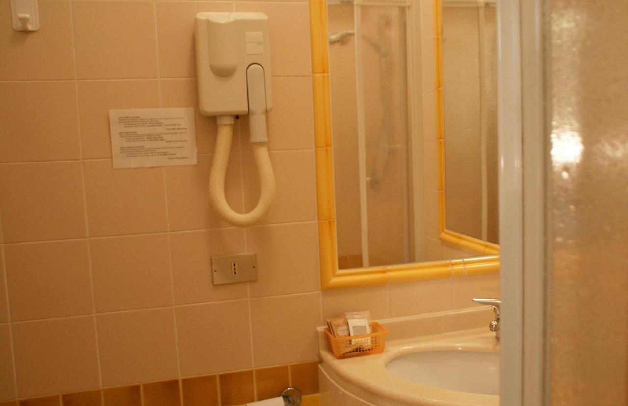 Hotel Verudella Rimini Esterno foto