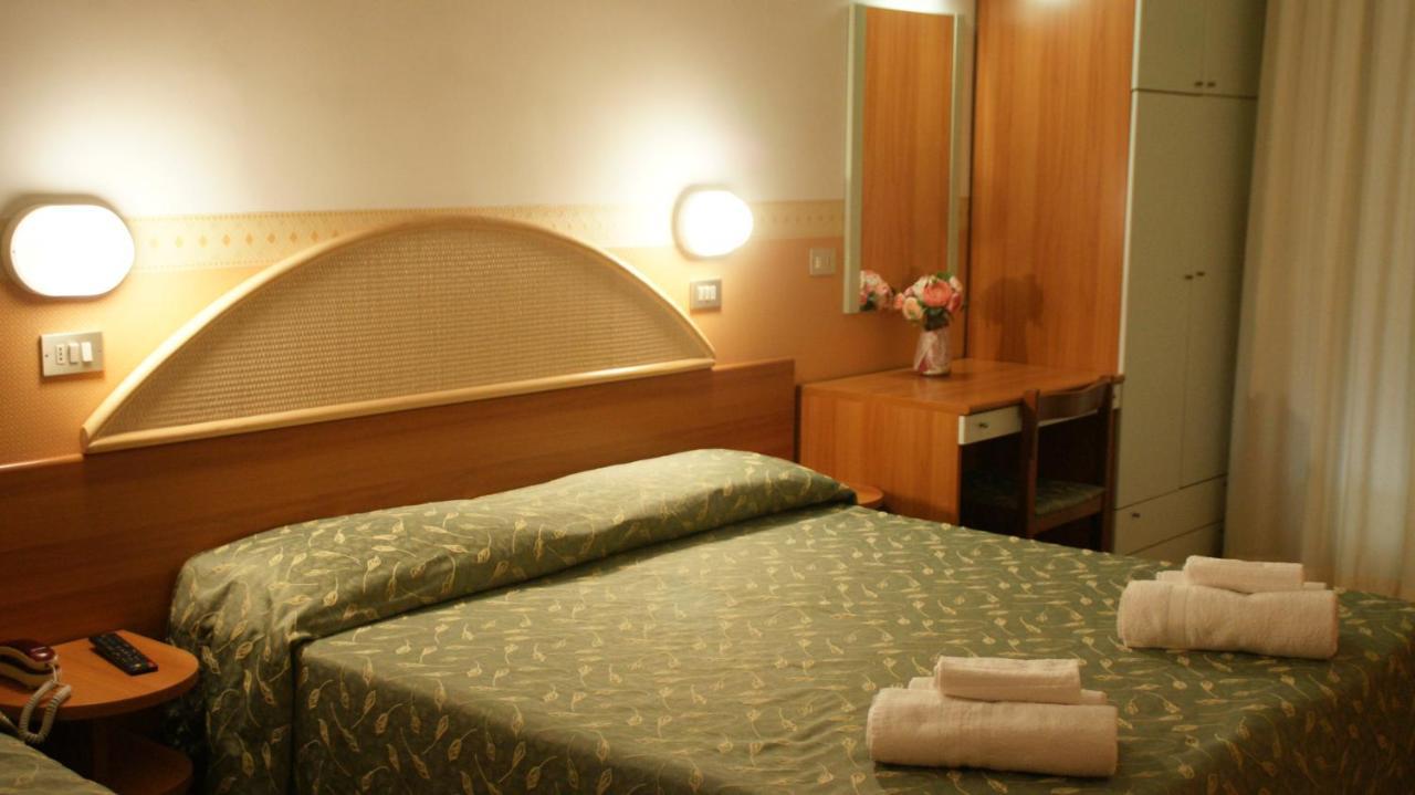 Hotel Verudella Rimini Esterno foto